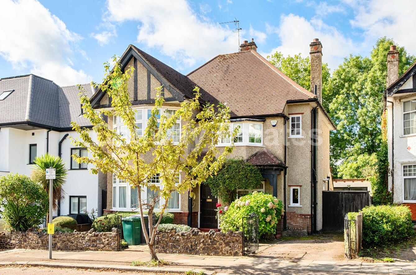 Lawrence Court, Mill Hill, NW7, London